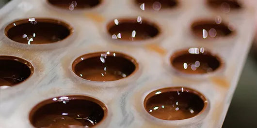 How to make chocolates in a mould