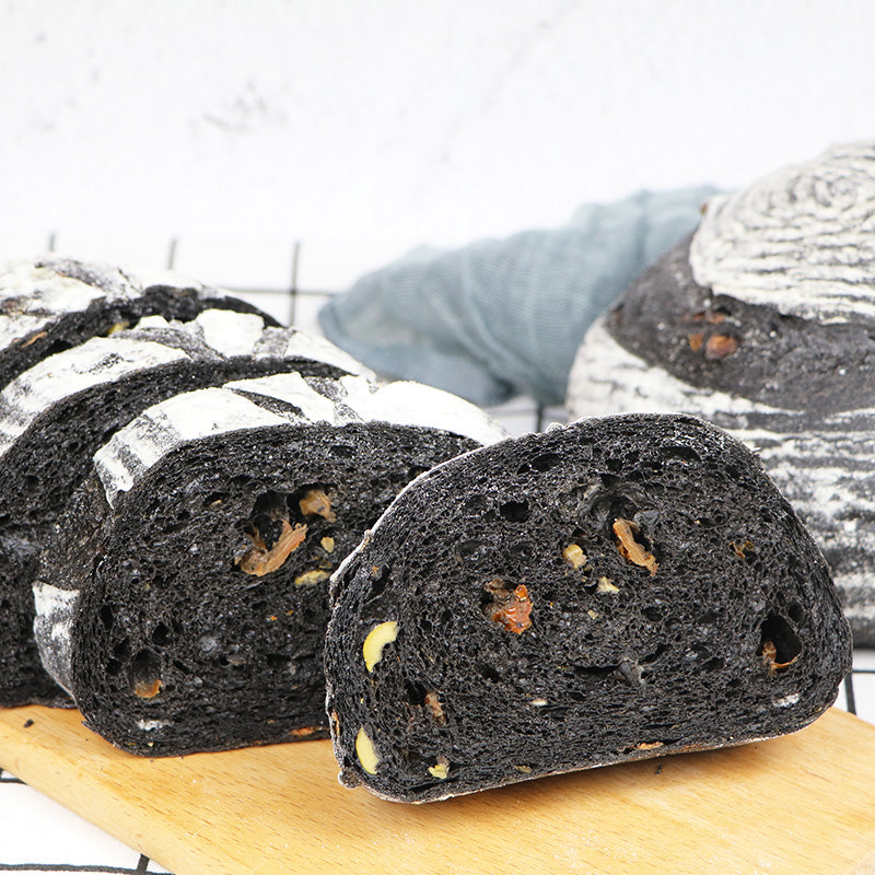Cuttlefish Ink Bread with Tomato, Olives and Cheese