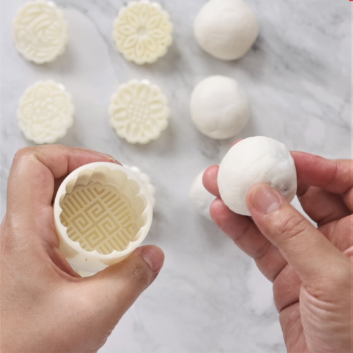 Cookies and Cream Cheese Taiwanese Style Snow Skin Mooncake